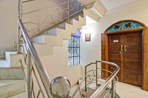 Hotel Oyo 91250 Four Seasons Service Apartment