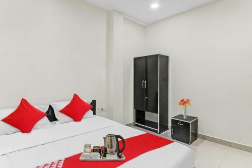 Hotel Oyo 90945 The Meteor