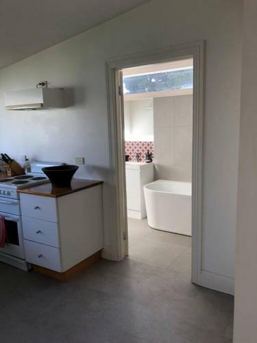 Apartamento Sunny, Character 1800's Cottage Free Wifi