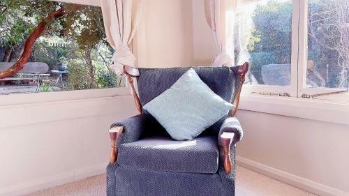 Sandy Bay Beachside Cottage Incredible Waterview