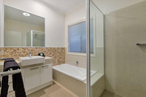 64 Madaffari Drive - Private Jetty