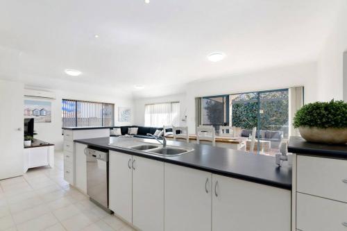 Avalon Beach Escape ~ Family Favourite With Wifi