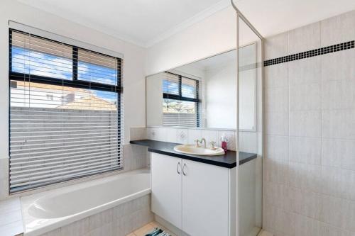 Avalon Beach Escape ~ Family Favourite With Wifi