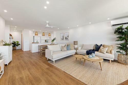 Unit 2 21 Park Cres Modern Stylish Apartment