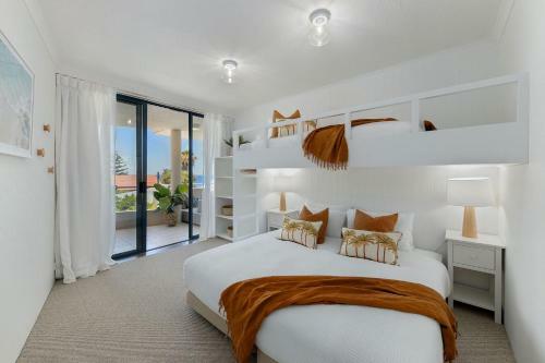 Unit 2 21 Park Cres Modern Stylish Apartment