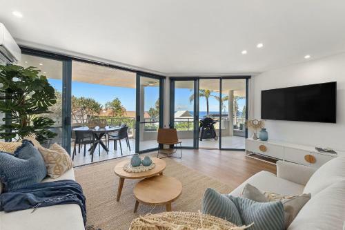 Unit 2 21 Park Cres Modern Stylish Apartment