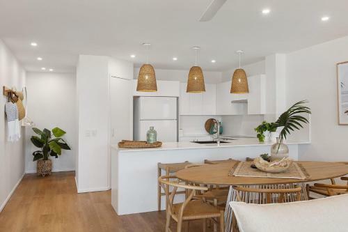 Unit 2 21 Park Cres Modern Stylish Apartment