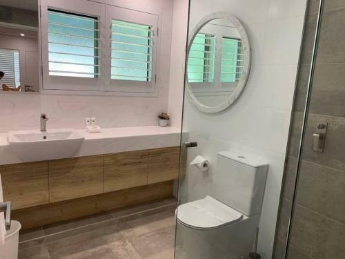 Henderson 1 5 Modern Apartment Close To Sunshine Beach