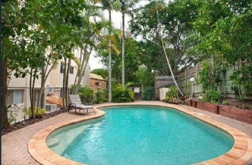 Henderson 1 5 Modern Apartment Close To Sunshine Beach