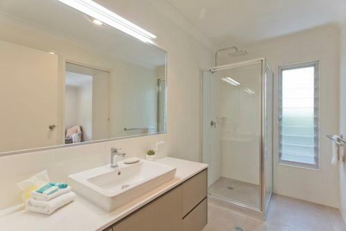 Depper St Charming Beach Side Home In Lovely Location