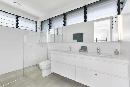 Stevens St Stunning Modern Duplex Close To The Beach Exclusive Use Pool 3 Bedroom
