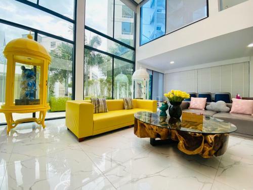 Yizen Vip Luxury Palm Springs Villa In Pattaya