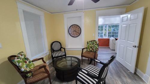 Apartamento Lovely Rental Unit With Free Parking On Premises