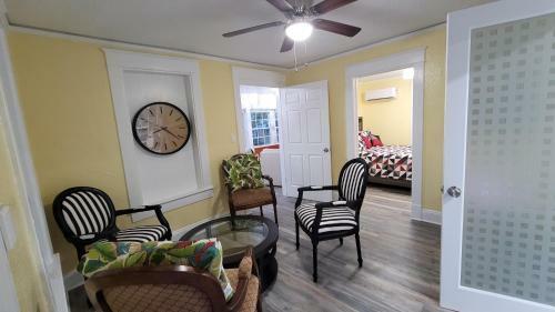 Apartamento Lovely Rental Unit With Free Parking On Premises