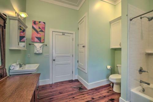 Charming Defuniak Apartment In Historic Dtwn!