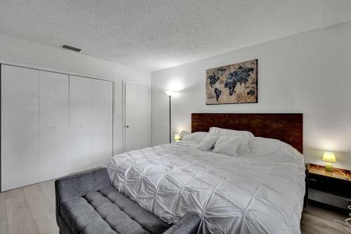 Modern 4 Bed 2 Bath Home Next To The Beach
