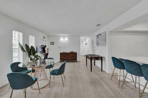 Modern 4 Bed 2 Bath Home Next To The Beach
