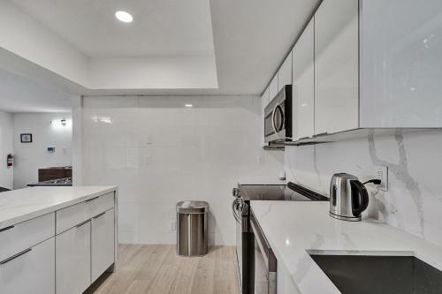 Modern 4 Bed 2 Bath Home Next To The Beach