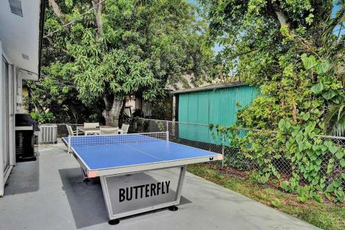 Modern 4 Bed 2 Bath Home Next To The Beach