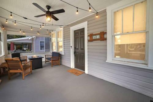 Walk To Downtown Eustis~cozy Porch~fire Pit~bbq~bungalow