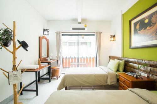 Banthat Thong Hostel