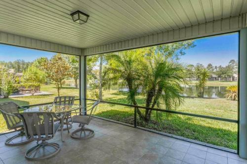 Cheerful 5 Bedroom With Private Office Space!