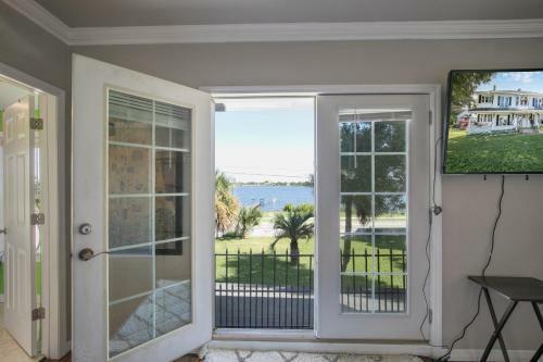 Daytona Beach!! In Front Of River, Enjoy Kayak Free!!!