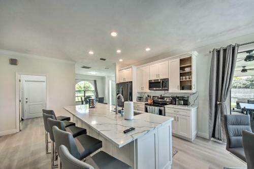 Modern Cape Coral Home Private Lanai And Pool!