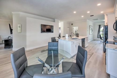 Modern Cape Coral Home Private Lanai And Pool!
