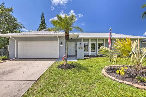 Airy Canalfront Oasis In Cape Coral With Pool!