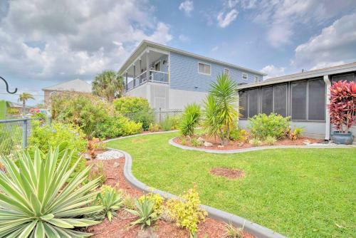 Hernando Beach Home With Pool And Canal Access!