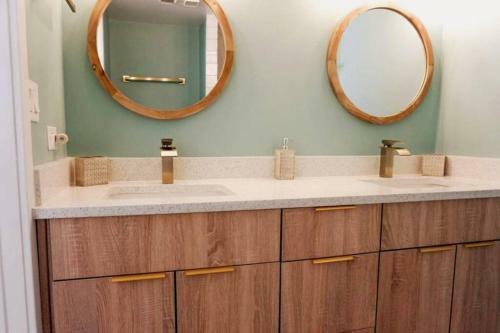 Apartamento Beautiful, Beachfront, Balconied 2/2 Condo