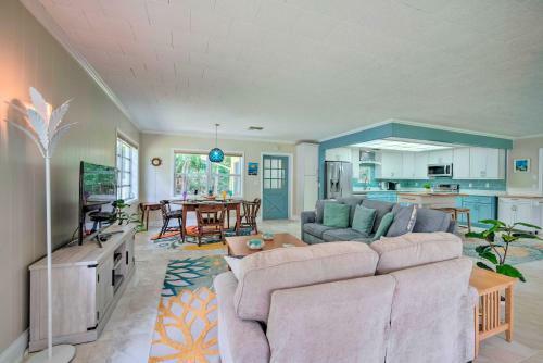 Riverview Homosassa Escape With Dock And Lanai!