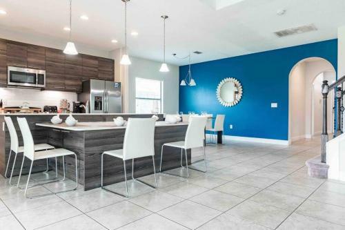 Spacious 6bdrm Villa Near All The Attractions!!