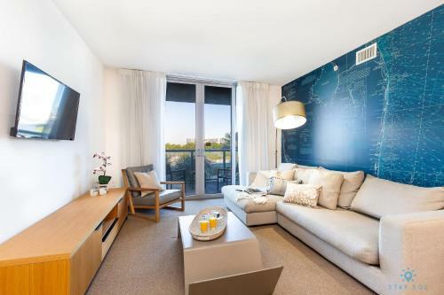 Modern Resort Pool Apartment W Balcony Pool