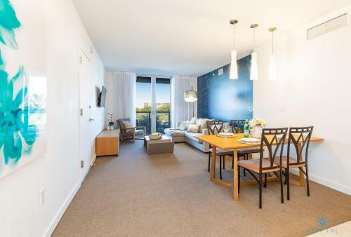 Modern Resort Pool Apartment W Balcony Pool