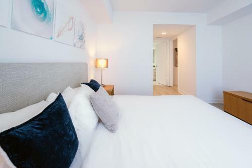 High Floor Ocean View 2 Bedroom Apartment