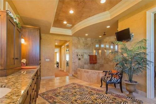 Large Mediterranean Oasis - Water Views & Pool