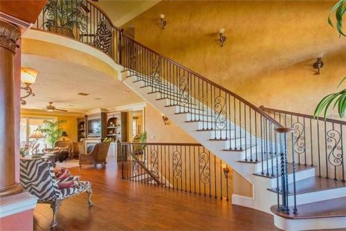 Large Mediterranean Oasis - Water Views & Pool