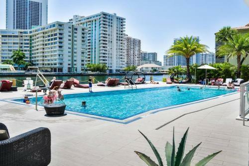Apartamento 2bd 2ba Condo @beachwalk Resort W/pool
