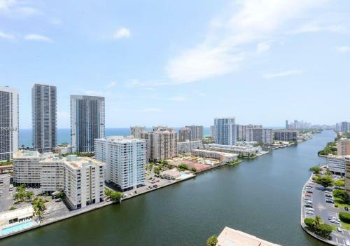 Modern Resort Balcony Endless Views Resort W 2br 2 Br Pool