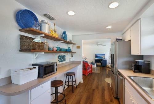Blue Pelican 306 - 61st St Unit B West