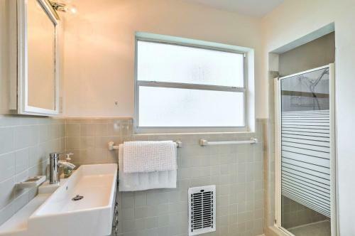 Spacious Lake Worth Escape Less Than 3 Mi To Beach!