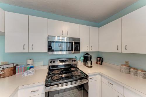 Island Serenity - 6250 Holmes #54