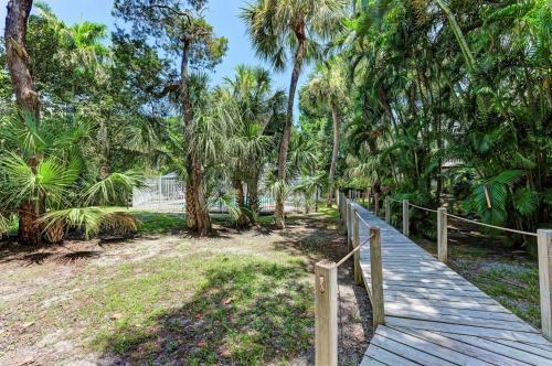 Island Serenity - 6250 Holmes #54