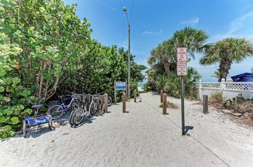 Island Serenity - 6250 Holmes #54