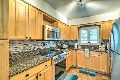 Bright Largo Getaway With Private Pool And Grill!