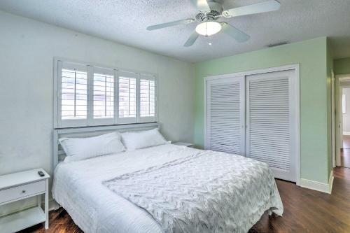 Bright Largo Getaway With Private Pool And Grill!