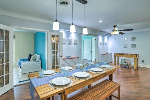 Bright Largo Getaway With Private Pool And Grill!
