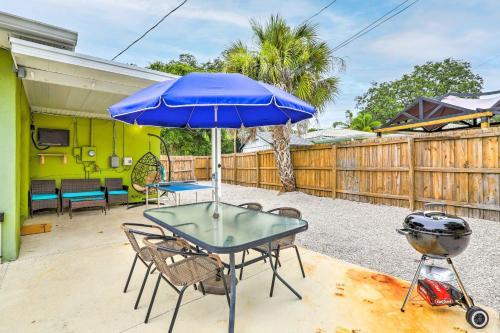 Bright Largo Getaway With Private Pool And Grill!
